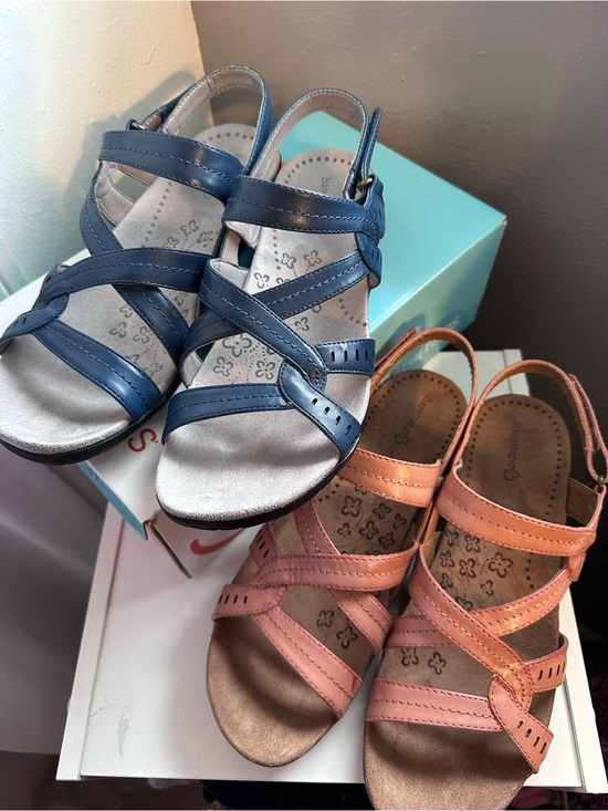 Baretraps Shoes - 2pr Baretraps Strappy Comfort Jacey Sandals Navy & Red Rose size 10